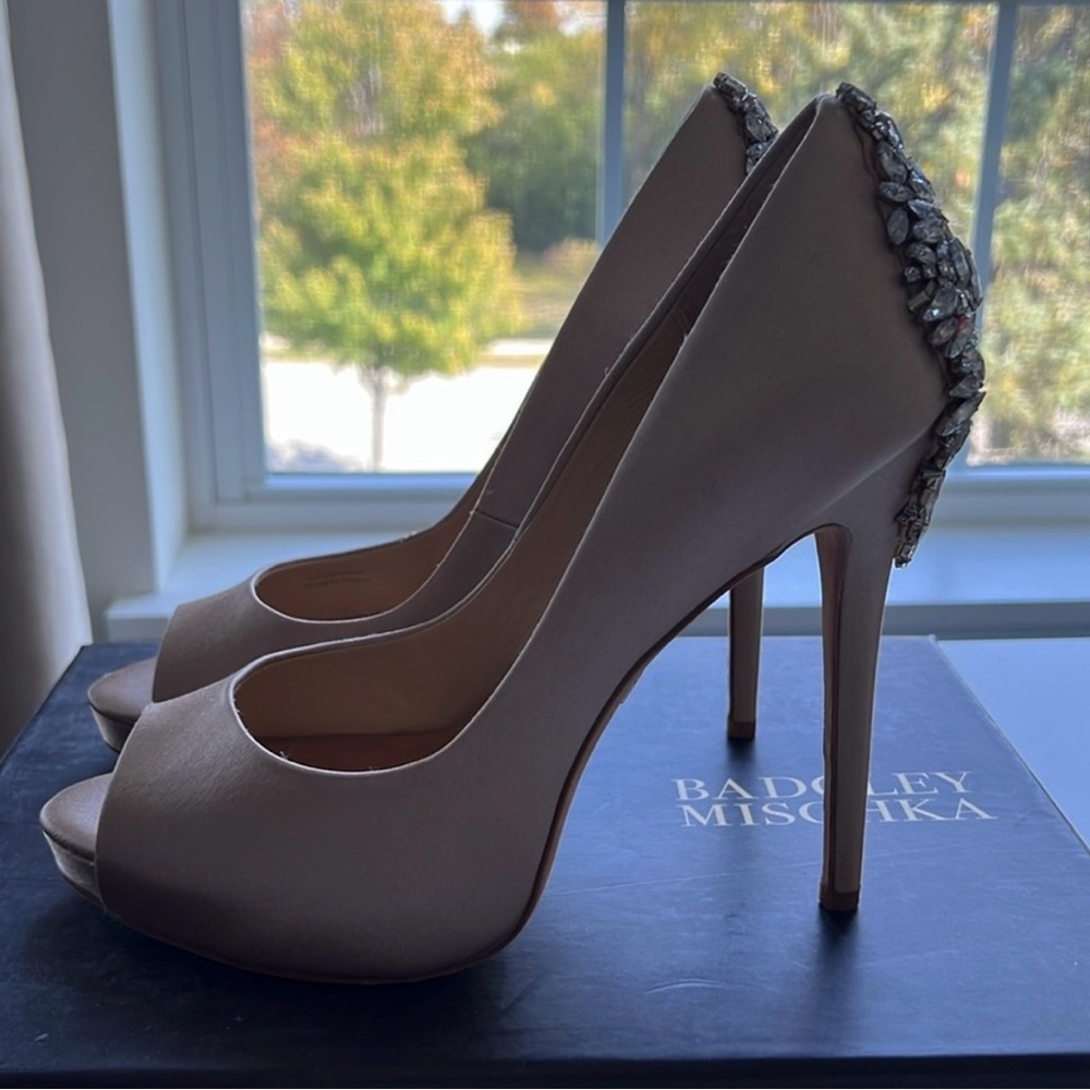 Badgley Mischka Kiara Champagne